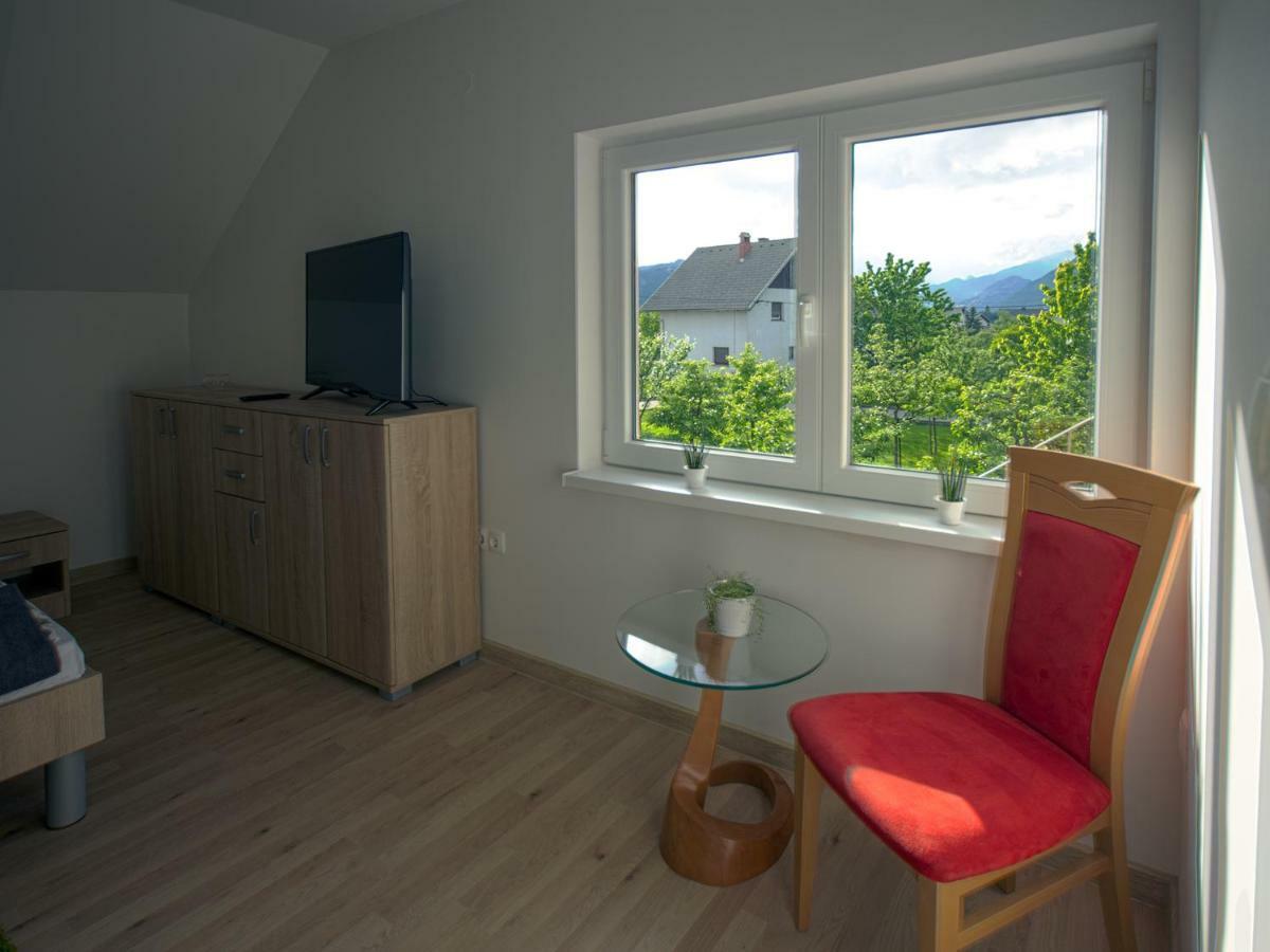 Apartment Marjetka Zirovnica Exterior photo